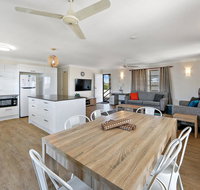 Upstairs and Downstairs - 81 Denman Camp Rd - St Kilda Accommodation