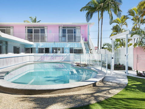 Ventura Beach Motel 3 Bedroom Poolside - St Kilda Accommodation 1