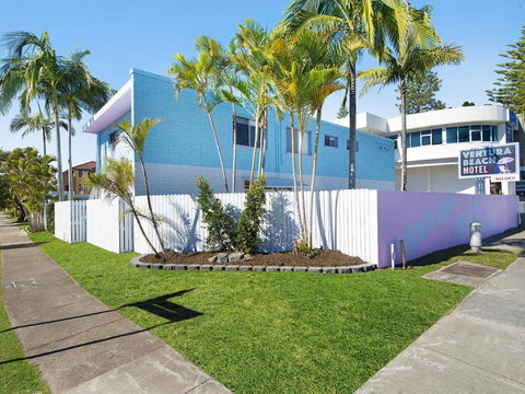 Ventura Beach Motel 3 Bedroom Poolside - St Kilda Accommodation 3