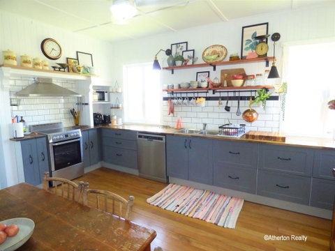 Victoria House - St Kilda Accommodation 1