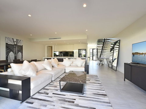 Villa Capri Waterside At Trinity Point - St Kilda Accommodation 1