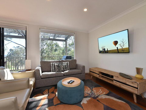 Villa Executive 2br Quattro Resort Condo Located Within Cypress Lakes Resort (nothing Is More Central) - St Kilda Accommodation 1