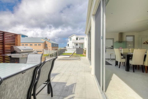 Villa Moyne - Located In A Quiet Cul De Sac And Designed For Beach Families - St Kilda Accommodation 2