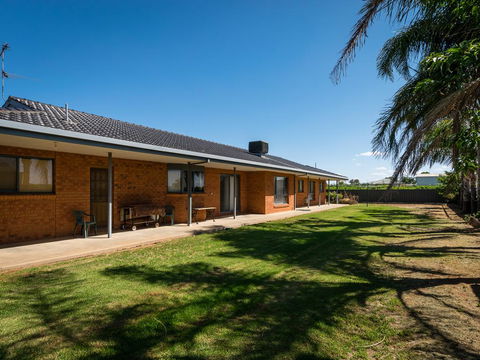 Vineyard Retreat Mildura - St Kilda Accommodation 2
