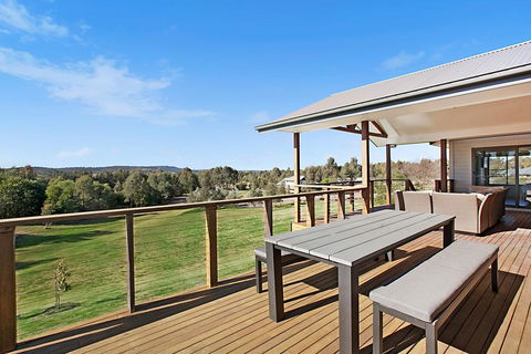 Vineyard Views - St Kilda Accommodation 2