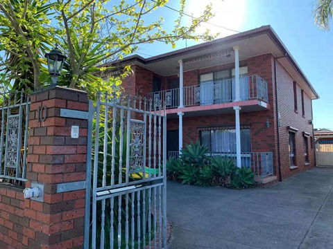 Vintage House In Bentleigh East - St Kilda Accommodation 2