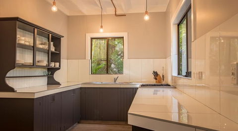 Vintage Inspired Three Bedroom Home- Heated Pool! - St Kilda Accommodation 3