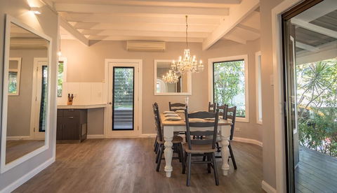 Vintage Inspired Three Bedroom Home- Heated Pool! - St Kilda Accommodation 2