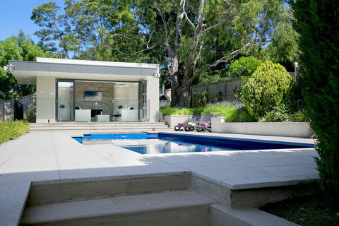 Vue De La Mer Luxury Family Retreat With Tennis Court, Pool, Spa, Water Views - St Kilda Accommodation 2