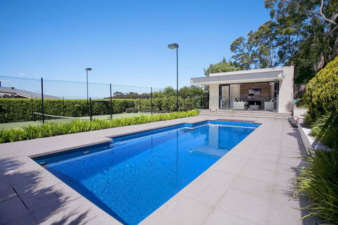Vue De La Mer Luxury Family Retreat With Tennis Court, Pool, Spa, Water Views - St Kilda Accommodation 3