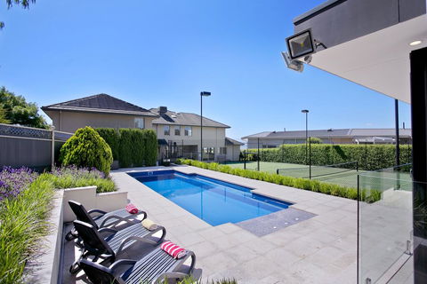 Vue De La Mer Luxury Family Retreat With Tennis Court, Pool, Spa, Water Views - St Kilda Accommodation 0