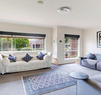 Walling-Clifton Gardens - backing onto golf course - St Kilda Accommodation
