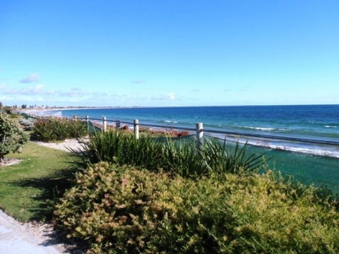 Warnbro Beach Family Accommodation - St Kilda Accommodation 3