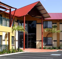 Warners at the Bay - St Kilda Accommodation