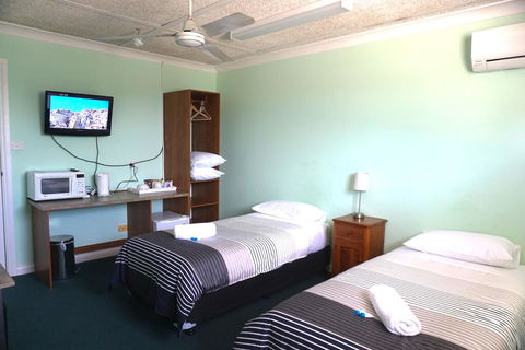 Warners Bay Hotel - St Kilda Accommodation 3