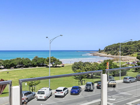 WATERFRONT SEVEN - In The Heart Of Lorne - St Kilda Accommodation 2
