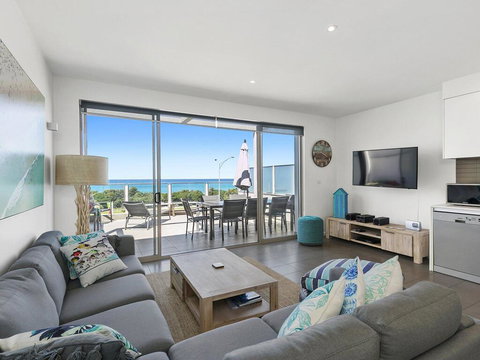 WATERFRONT SEVEN - In The Heart Of Lorne - St Kilda Accommodation 3