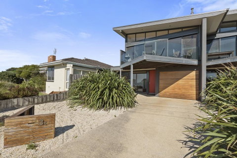 Beach And Reef - St Kilda Accommodation 8