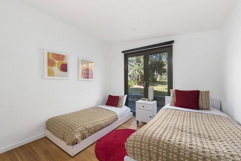Beach And Reef - St Kilda Accommodation 11