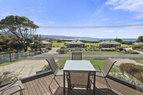Beach And Reef - St Kilda Accommodation 1