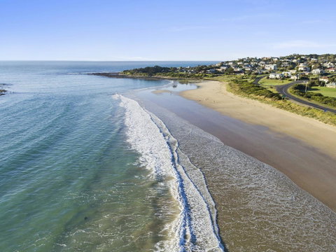 Beach And Reef - St Kilda Accommodation 4