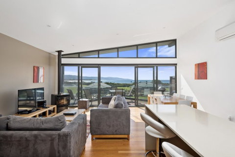 Beach And Reef - St Kilda Accommodation 0