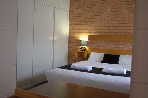 Blue Whale Motor Inn & Apartments - St Kilda Accommodation 24