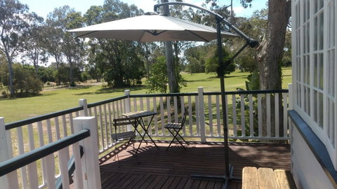 Lake Weyba Noosa Lodge & Kangaroos - St Kilda Accommodation 2