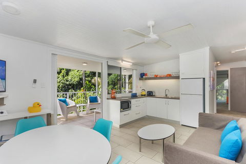 By The Sea Port Douglas - St Kilda Accommodation 8