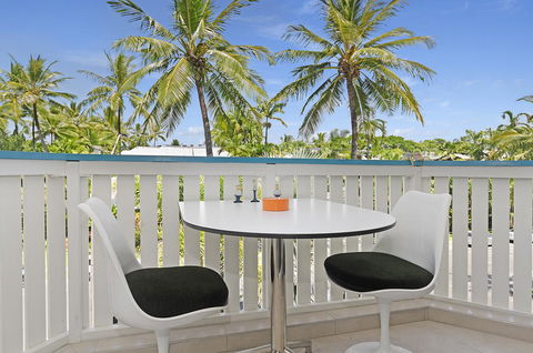 By The Sea Port Douglas - St Kilda Accommodation 18