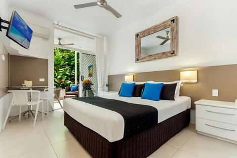 By The Sea Port Douglas - St Kilda Accommodation 11