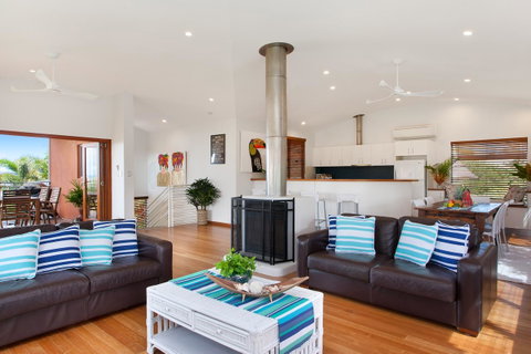 Jolly Roger's Beach House - St Kilda Accommodation 2