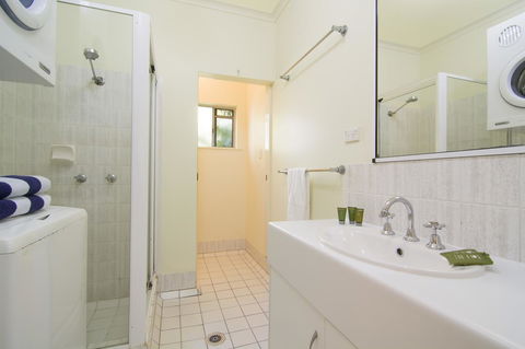 The Port Douglas Queenslander - St Kilda Accommodation 12