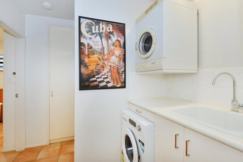 [ ANDY'S BEACH HOUSE ] - St Kilda Accommodation 30