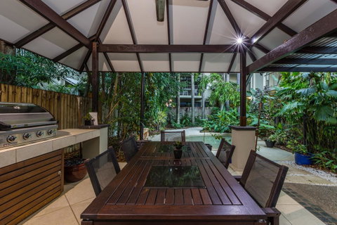 Sea Point On Trinity Beach - St Kilda Accommodation 22