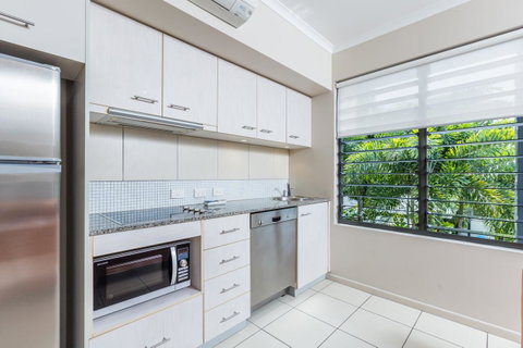 Sea Point On Trinity Beach - St Kilda Accommodation 19