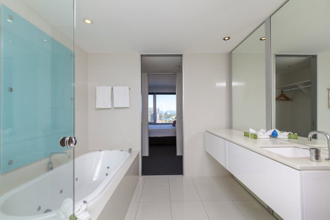 Q1 Resort & Spa - Official - St Kilda Accommodation 1