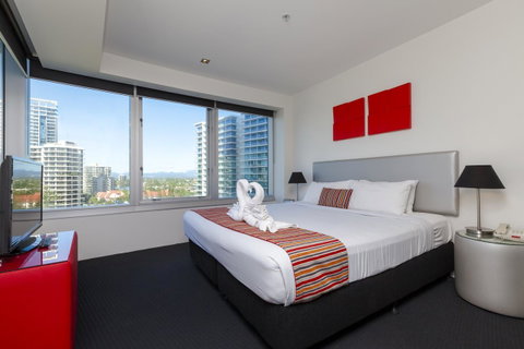 Q1 Resort & Spa - Official - St Kilda Accommodation 9