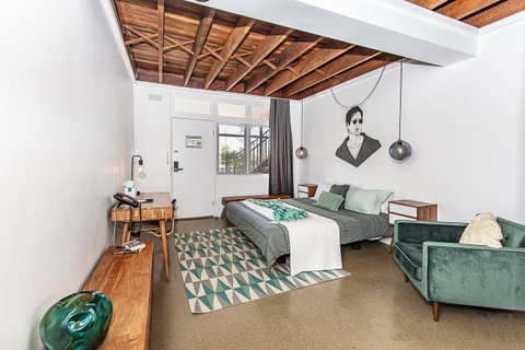 The Pink Hotel Coolangatta - St Kilda Accommodation 23