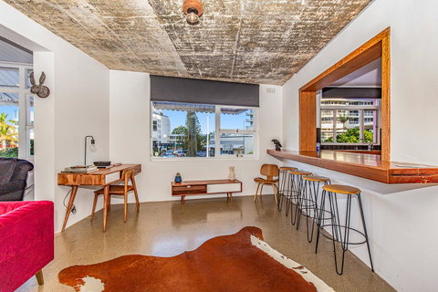 The Pink Hotel Coolangatta - St Kilda Accommodation 5