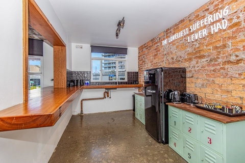 The Pink Hotel Coolangatta - St Kilda Accommodation 4