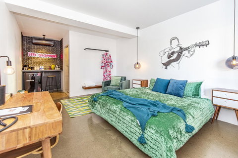 The Pink Hotel Coolangatta - St Kilda Accommodation 27