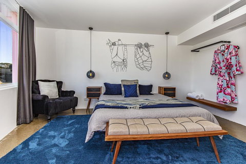 The Pink Hotel Coolangatta - St Kilda Accommodation 10