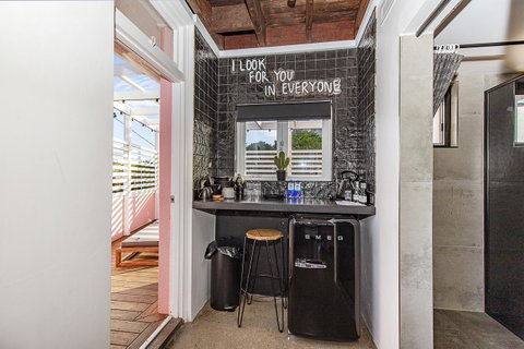 The Pink Hotel Coolangatta - St Kilda Accommodation 32