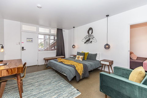 The Pink Hotel Coolangatta - St Kilda Accommodation 12
