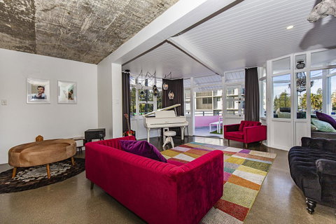 The Pink Hotel Coolangatta - St Kilda Accommodation 7