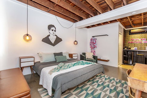 The Pink Hotel Coolangatta - St Kilda Accommodation 24