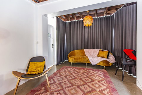 The Pink Hotel Coolangatta - St Kilda Accommodation 29
