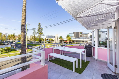 The Pink Hotel Coolangatta - St Kilda Accommodation 6