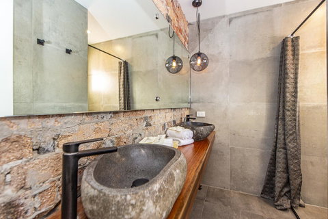 The Pink Hotel Coolangatta - St Kilda Accommodation 8